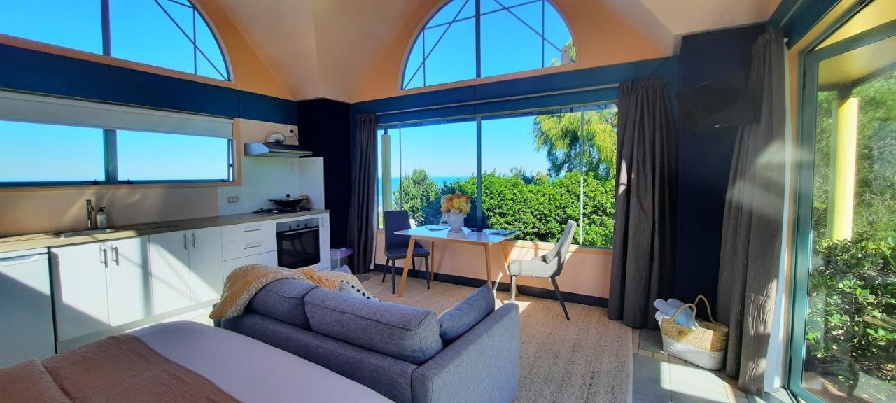 The Quarters Ocean-View Chalet Gisborne Esterno foto
