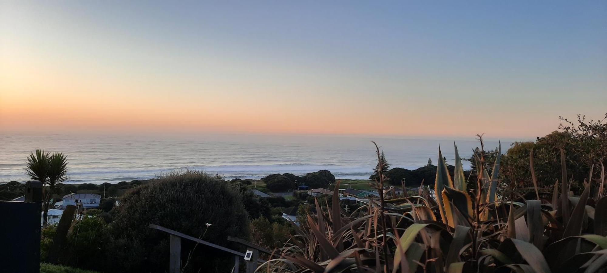 The Quarters Ocean-View Chalet Gisborne Esterno foto